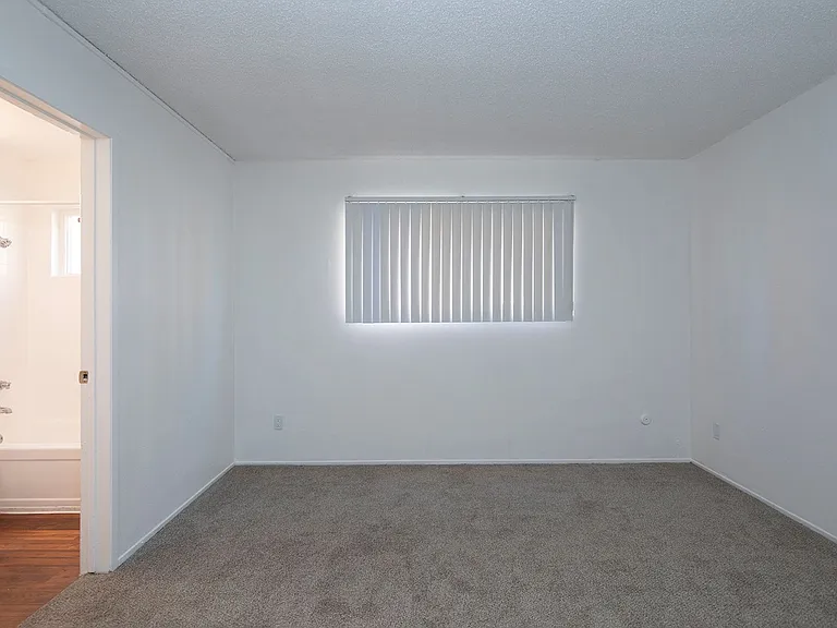 Aztec Pacific Apartments — Photo 8