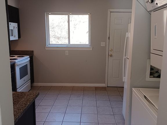 4th image of 1527 N 55th Dr APT A