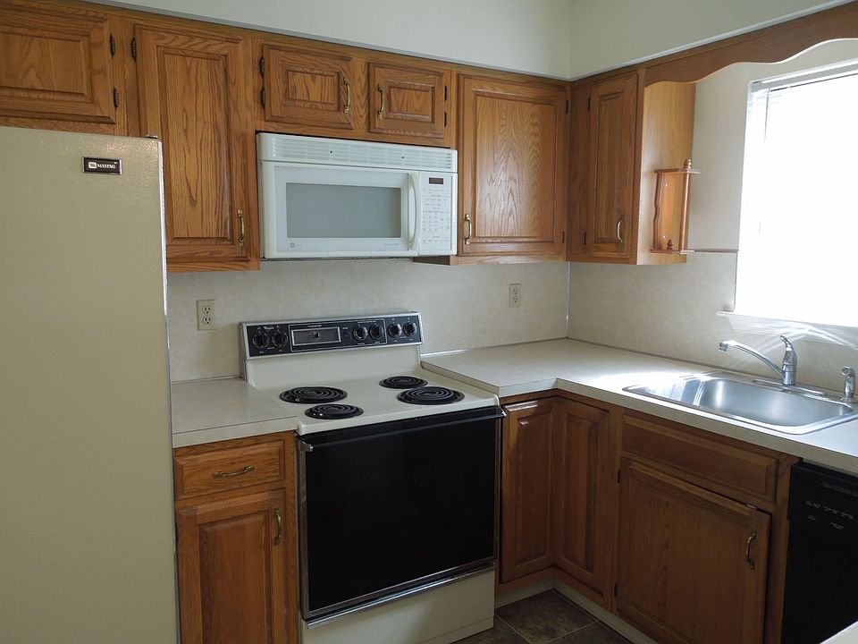 2nd image of 886B Sturbridge Ln