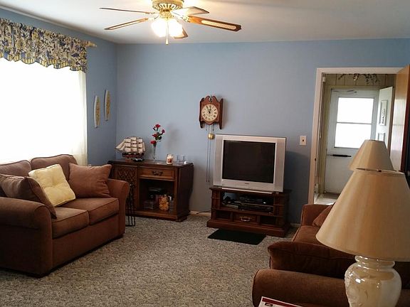 3rd image of 12 Leeward St