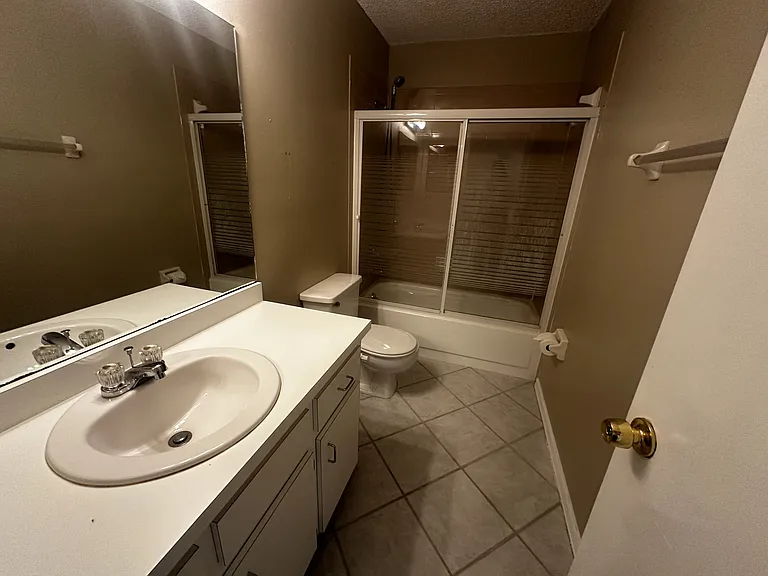 11001 SE Sunset Harbor Rd — Photo 3