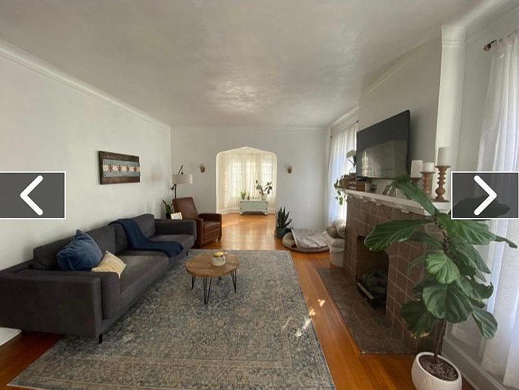 Living Room with gas logs in fireplace