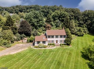 68 Old Farmers Rd, Long Valley, NJ 07853