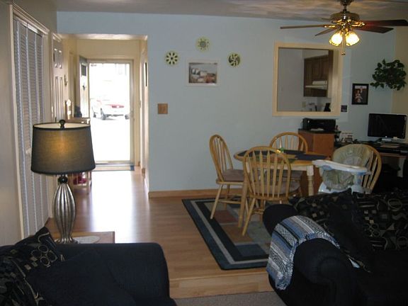 Dining room/foyer