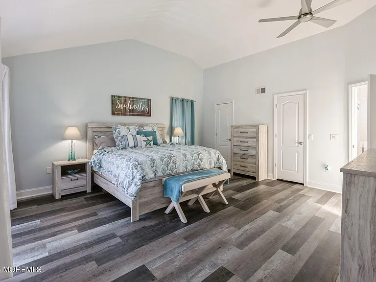22 Longpoint Dr — Photo 18
