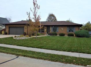 808 W Sheridan Dr, Eldridge, IA 52748