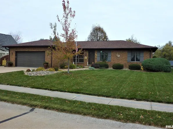 808 W Sheridan Dr, Eldridge, IA 52748
