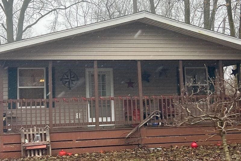 1st image of 1332 E Road 2