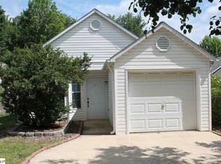 19 Lantern Ln, Greer, SC 29651