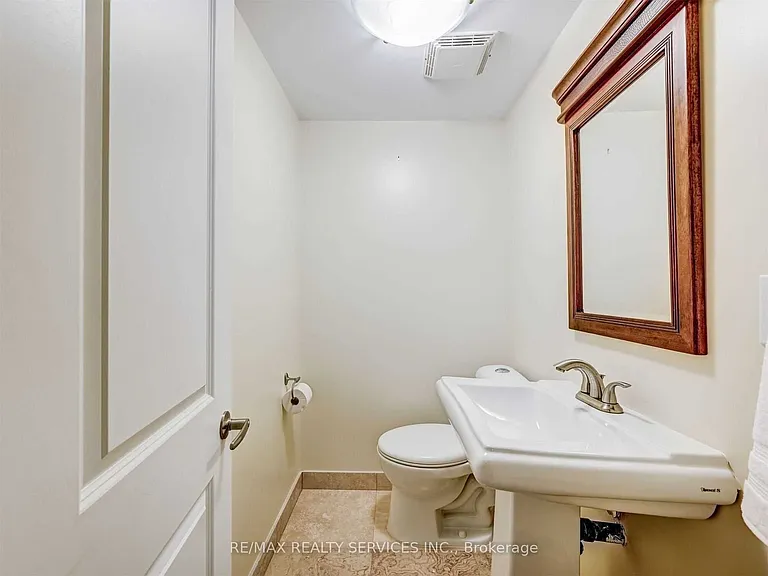 1570 Tipperary Ct — Photo 36