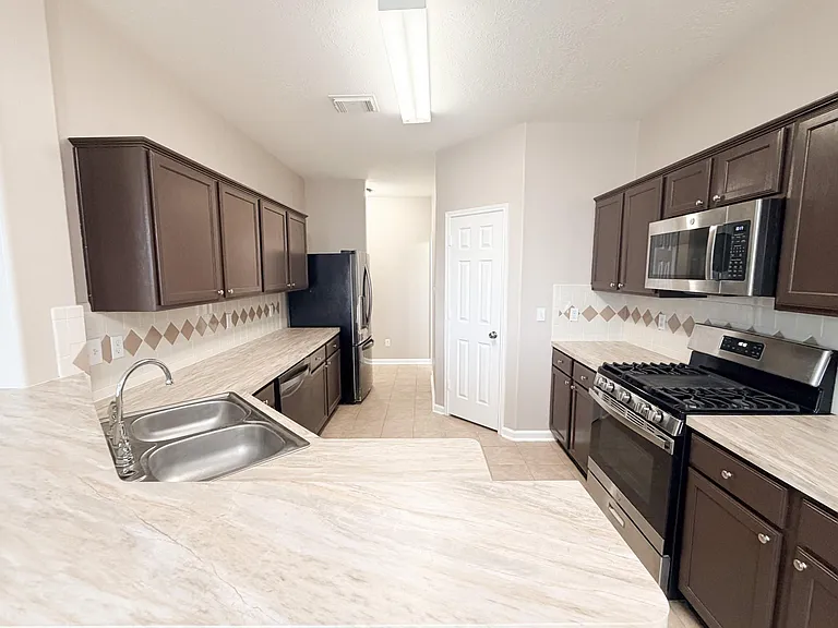 4422 Park Trail Ln — Photo 9
