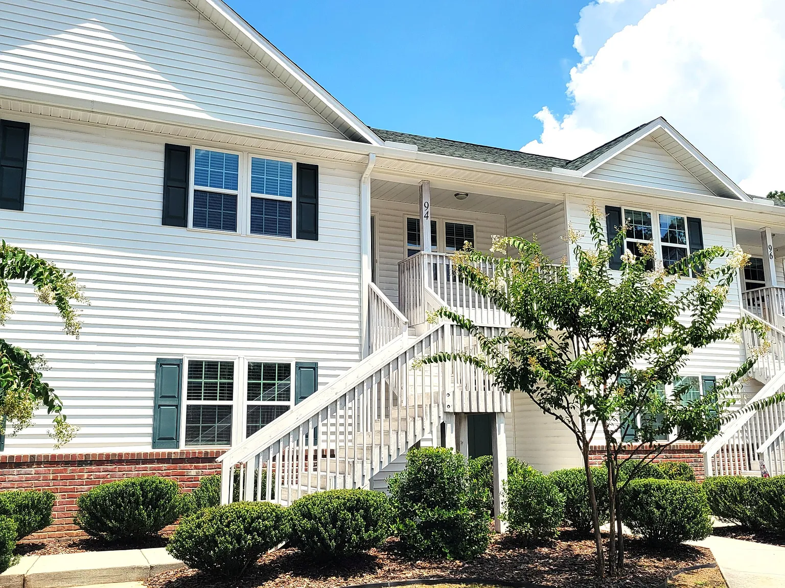 2 bed, 2.0 bath, 1046 sqft, $1,550 — Photo 2