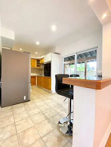 81 Seaborn Rd — Photo 8