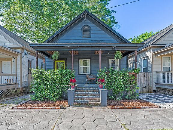 3rd image of 346 E 9TH Street