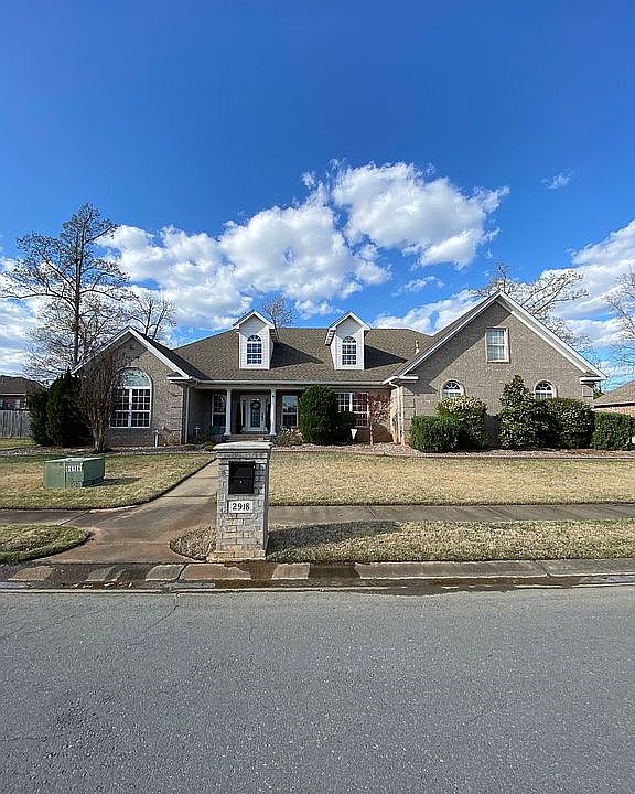 1st image of 2918 Saint Andrews Dr