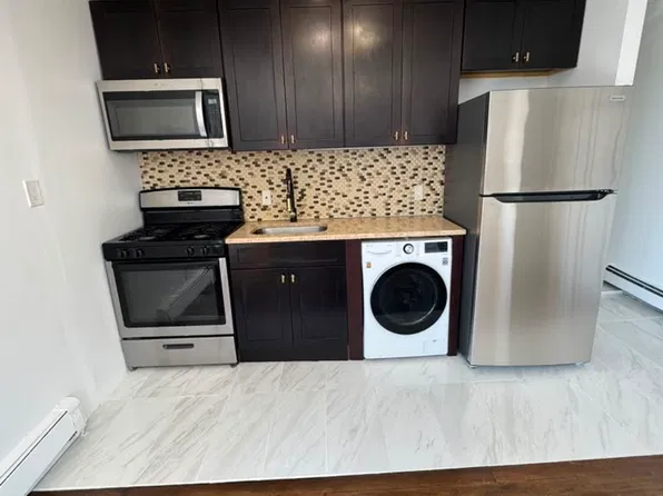 (undisclosed Address), Rockaway Park, NY 11694