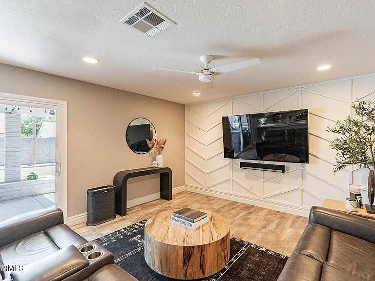 2033 E Harvard Dr — Photo 10