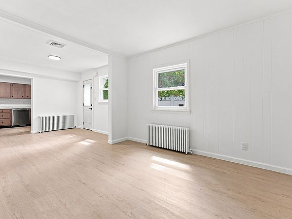 5th image of 2 Sprucewood Rd Floor 1