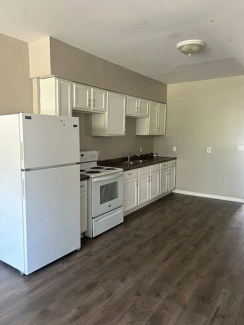 3 bed, 850 sqft, $1,475 — Photo 2