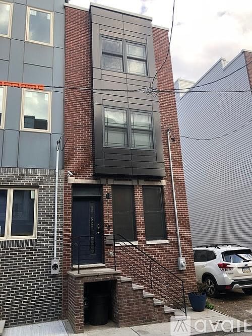 1st image of 1445 N Myrtlewood St #1445