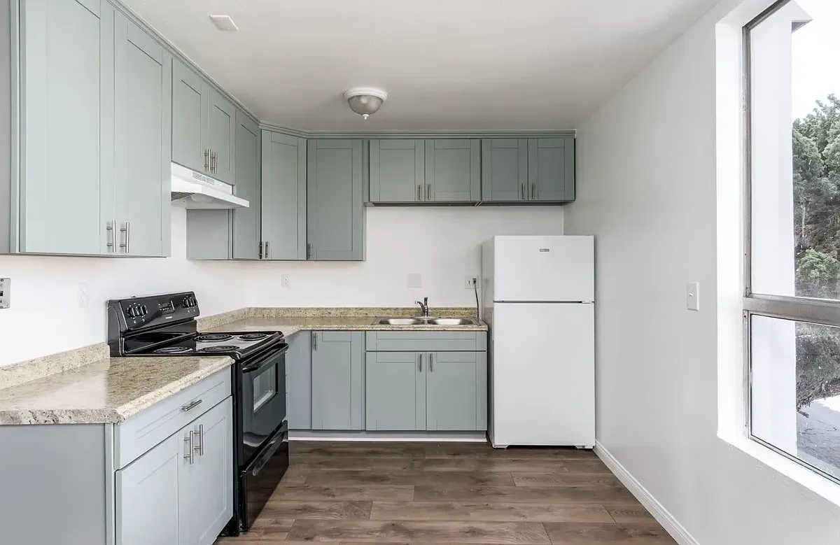 Building Photo - 279 Moss St #8