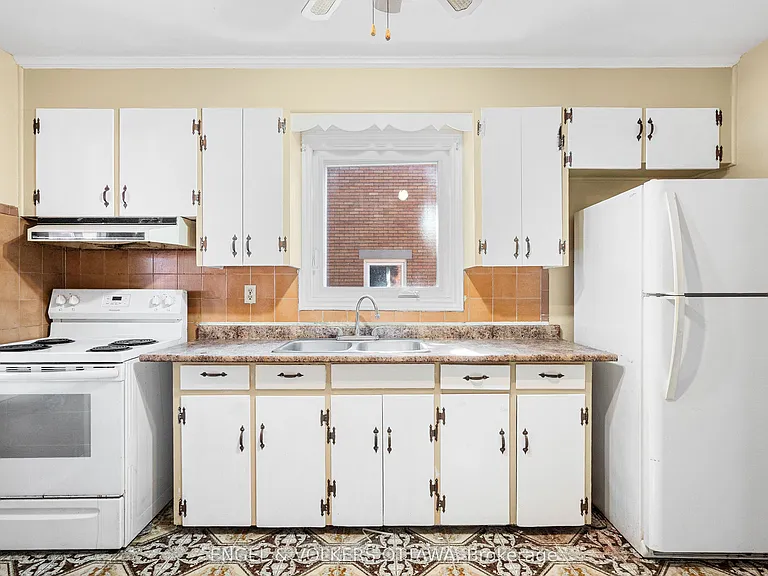 1402 Kilborn Ave — Photo 14
