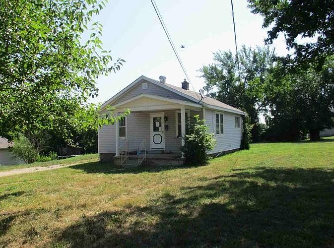 1st image of 807 Bogy St