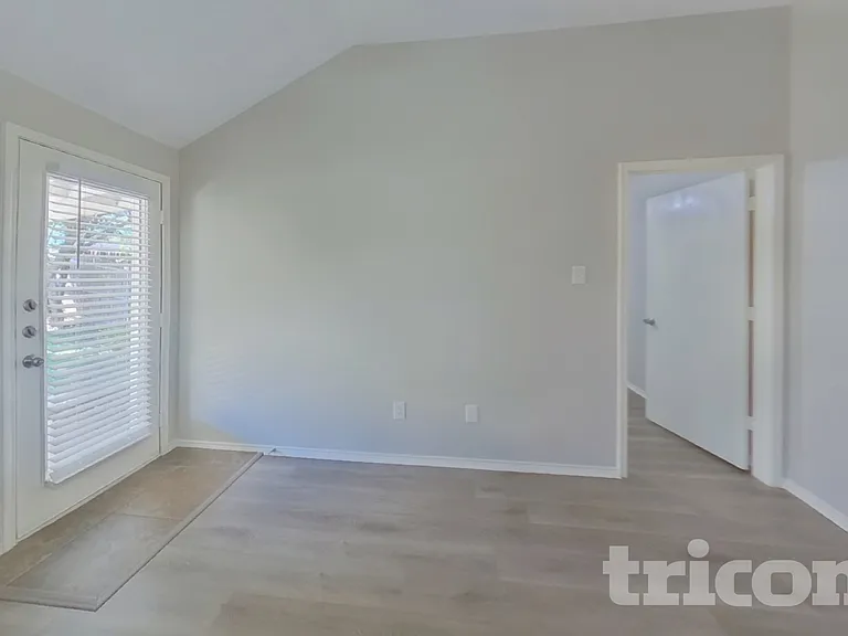 12212 Rolling Ridge Dr — Photo 2