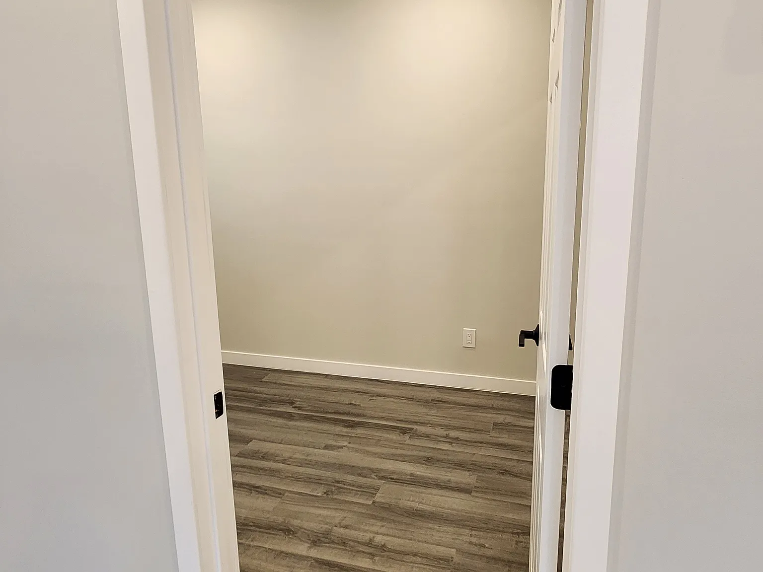 1 bed, 413 sqft, $2,200 — Photo 2