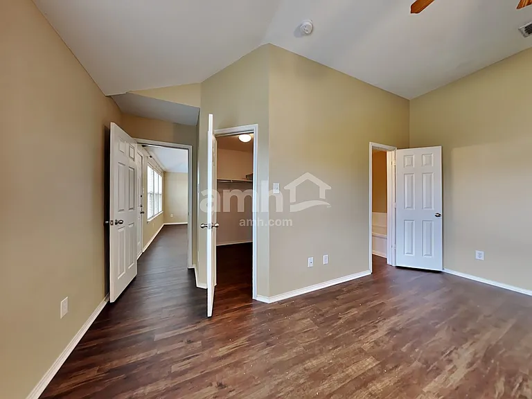 925 Hawthorne Rd — Photo 10