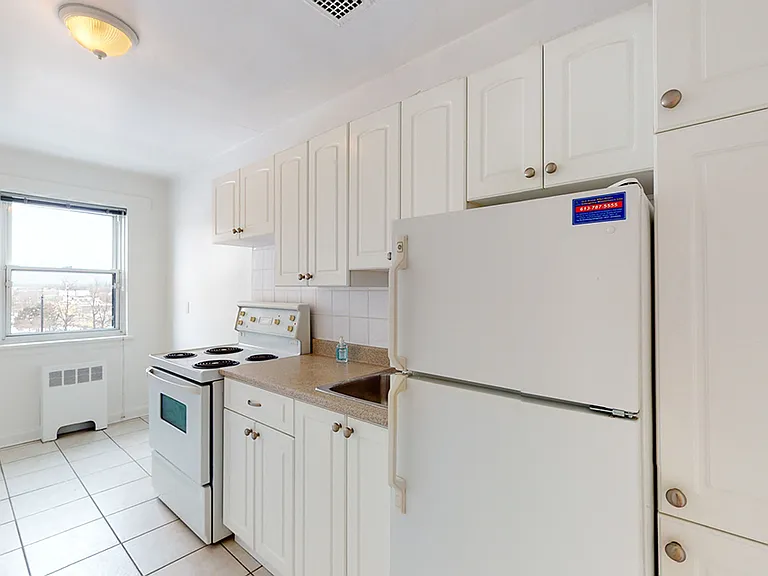 385 Besserer St — Photo 21