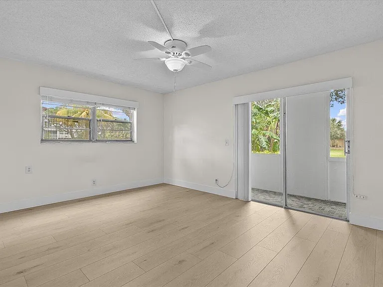 142 Kent St #I — Photo 12