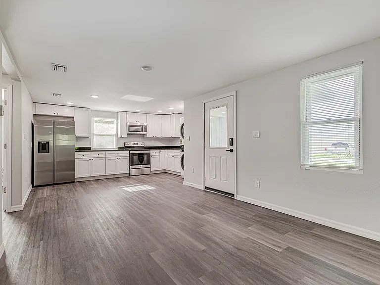 2222 E Peachtree St — Photo 3
