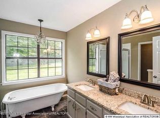 39 Robertson Rd S, Hernando, MS 38632