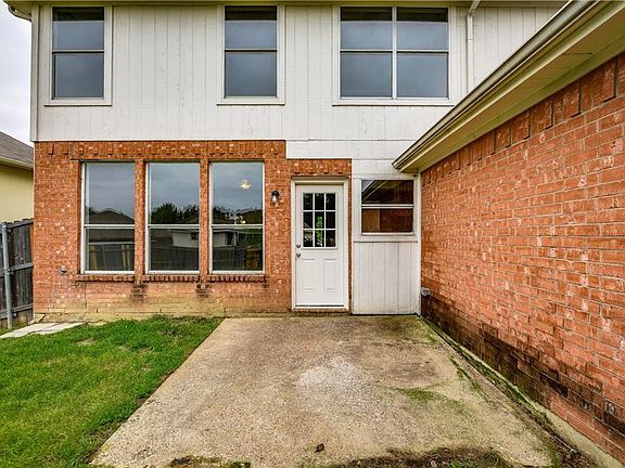 5th image of 713 Waterwood Ln