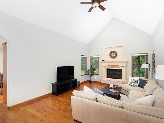 5th image of 1525 Evergreen Dr