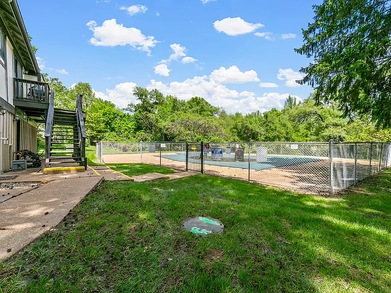 11166 Whispering Oaks Dr — Photo 2