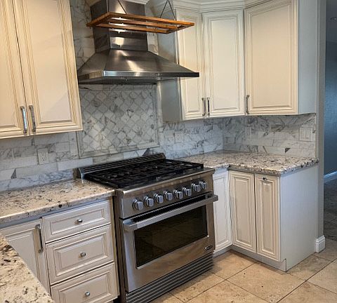 2nd image of 907 Harliss Ave