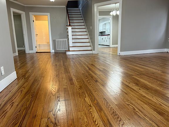 3rd image of 915 S Walnut Ave