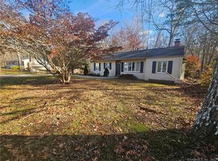 17 Center Dr, Ledyard, CT 06339
