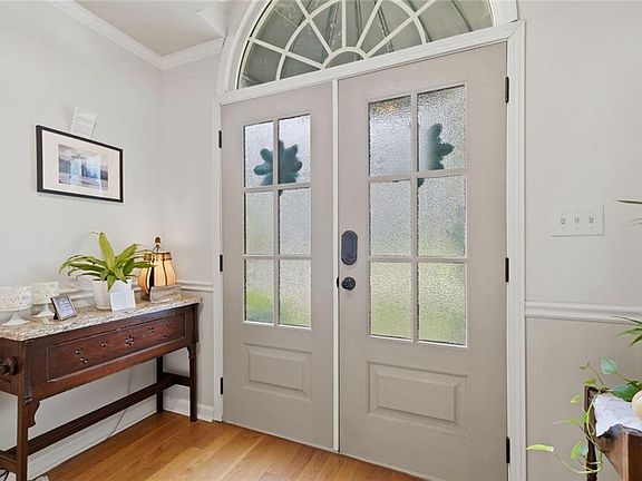 3rd image of 717 Jamie Way NE