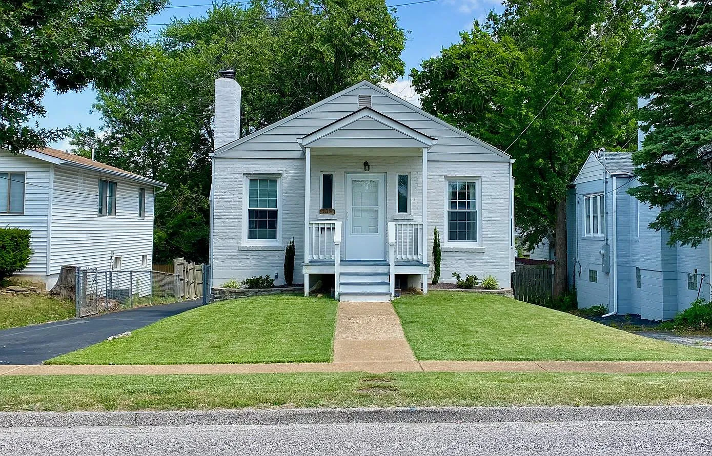 135 Monica Dr photo 1
