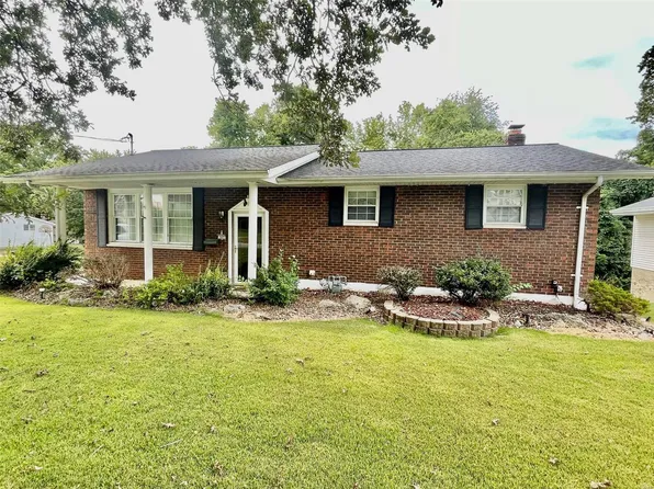 303 E Center St, Troy, IL 62294