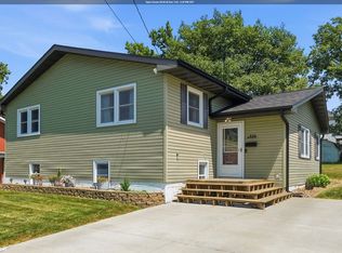926 Prairie St, Grinnell, IA 50112