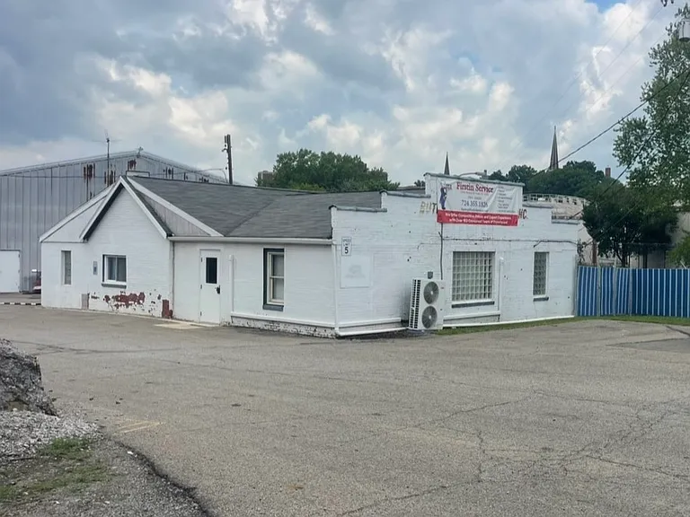 210 S Monroe St — Photo 1