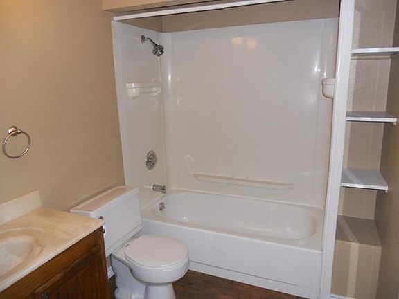 3rd image of 5165 Bartlett Dr