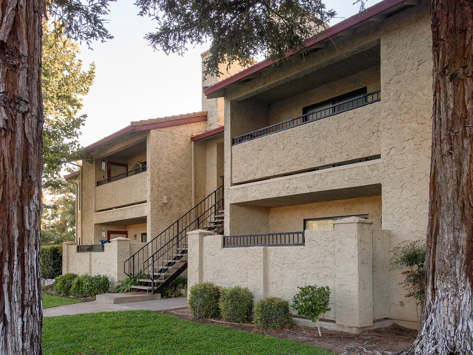 Lakeview Apartments — Photo 3