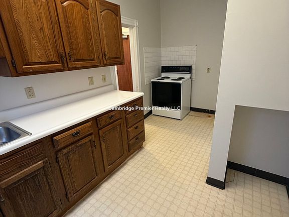 3rd image of 9 Ellery St APT 3