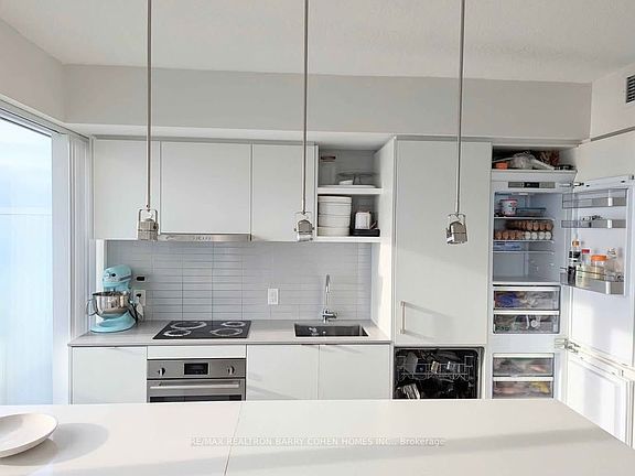 4th image of 88 Harbour St #4507