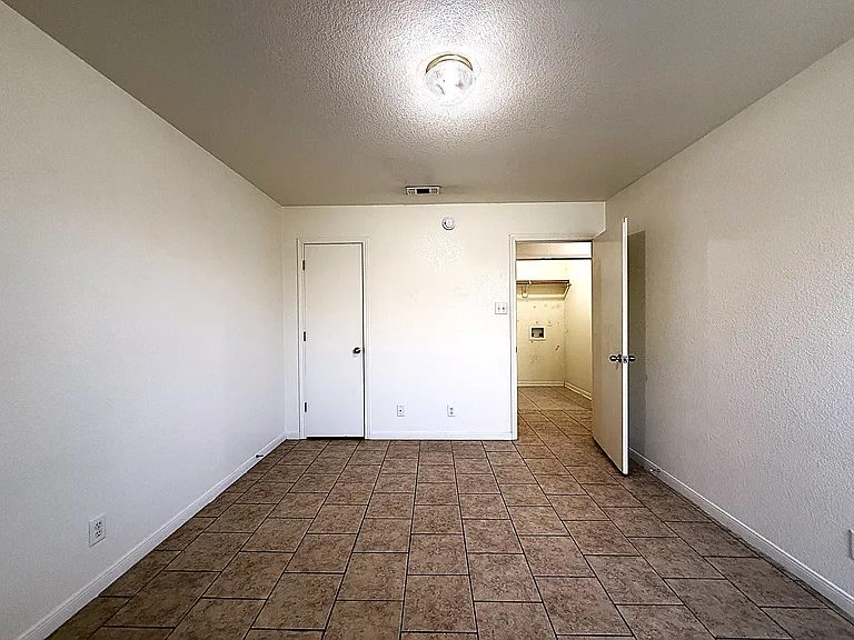 1304 Cinch Dr #B — Photo 21